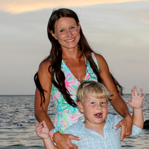 Meet your Posher, Karen - Picture 2 of 3